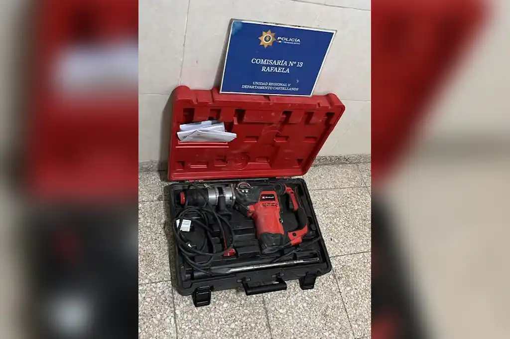 Robó un maletín con herramientas de un auto y lo descubrieron huyendo hacia el Mora