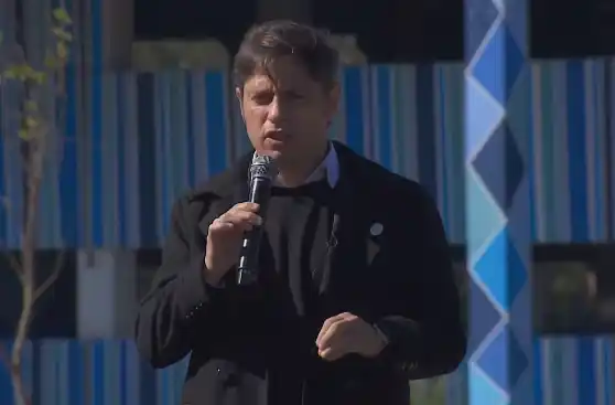Kicillof dijo que con la vacunación "se bajó riesgo de la enfermedad de manera drástica"