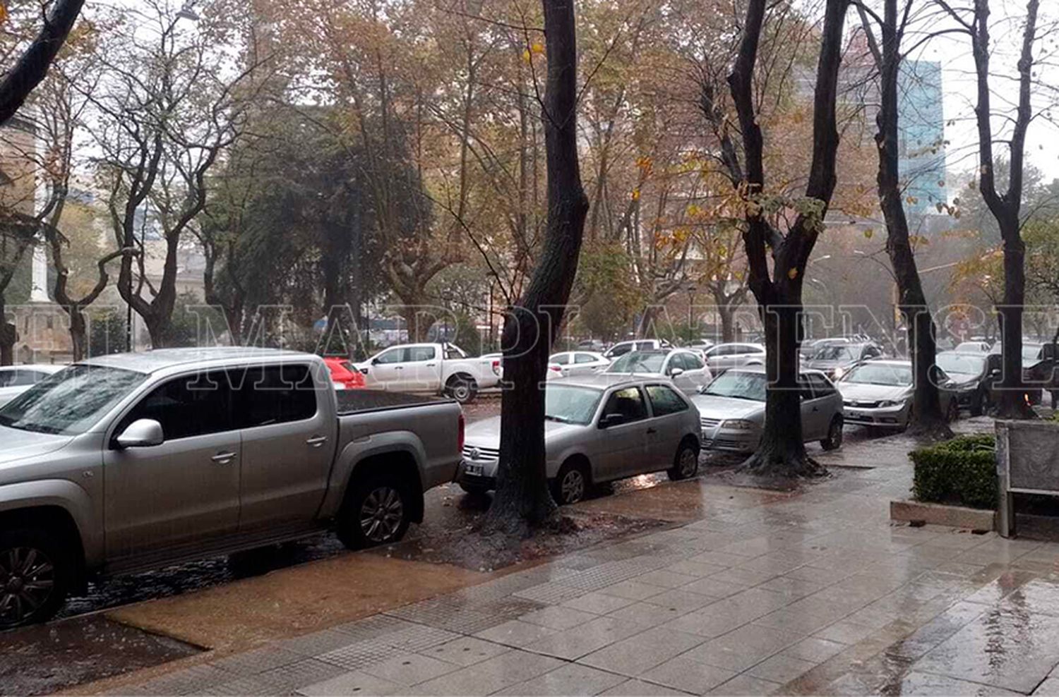 Cielo gris a la espera de chaparrones y lloviznas