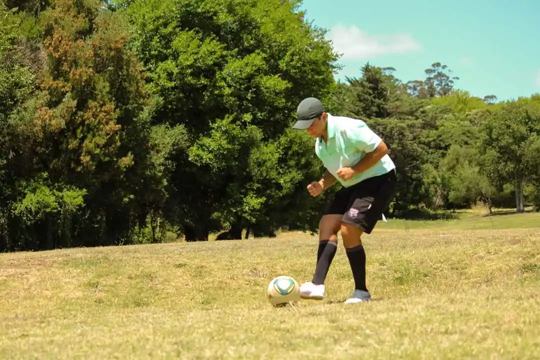 A cargo de Facundo Prioletto, se lleva a cabo una clínica de footgolf