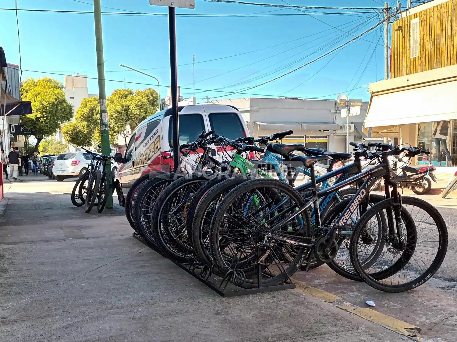 Advierten un incremento en el hurto de bicicletas en la vía pública y de alimentos en los comercios