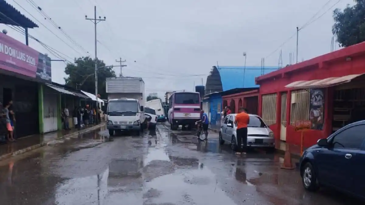 RESTITUYEN EL PASO en vías afectadas por las lluvias al sur de  Barquisimeto