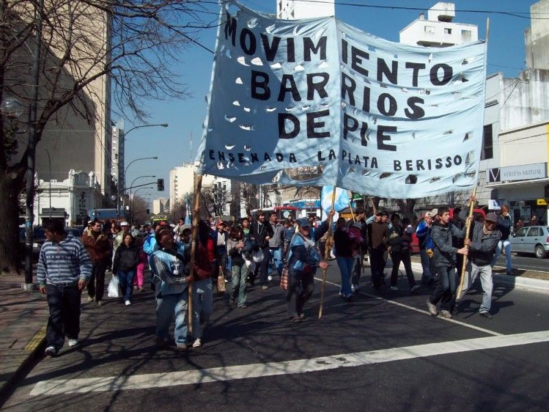 Temporal en La Plata: Marcha hacia el Municipio de Bruera y Anses