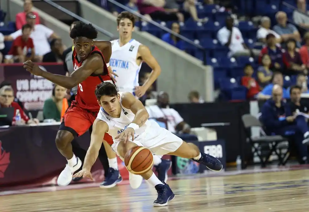 De La Fuente debutó con Argentina en el FIBA Américas