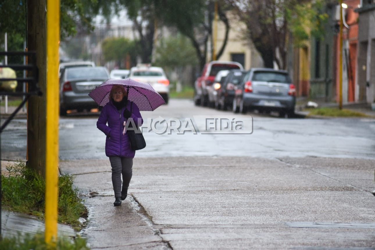 Jornada gris, fría y lluviosa: cómo sigue el tiempo el fin de semana