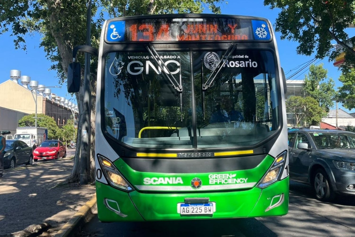 Ponen a prueba un colectivo a GNC en Rosario: "Tiene menor consumo y el impacto ambiental se reduce"