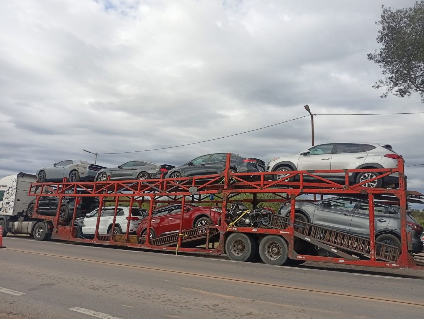 Secuestran flota de autos y motos de alta gama provenientes de Paraguay