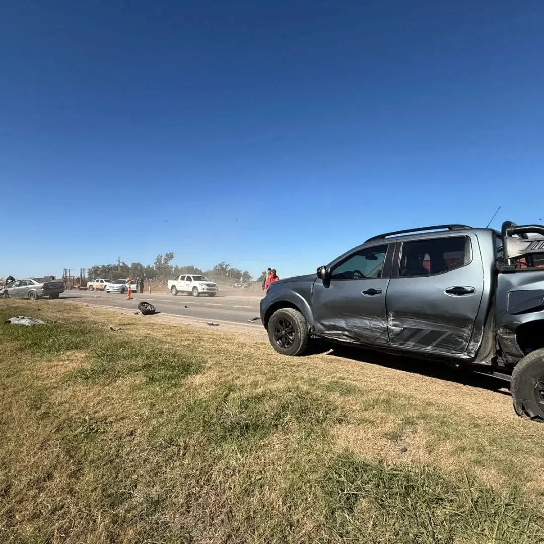 Choque múltiple sobre Ruta 19: tres vehículos involucrados tras una maniobra de sobrepaso