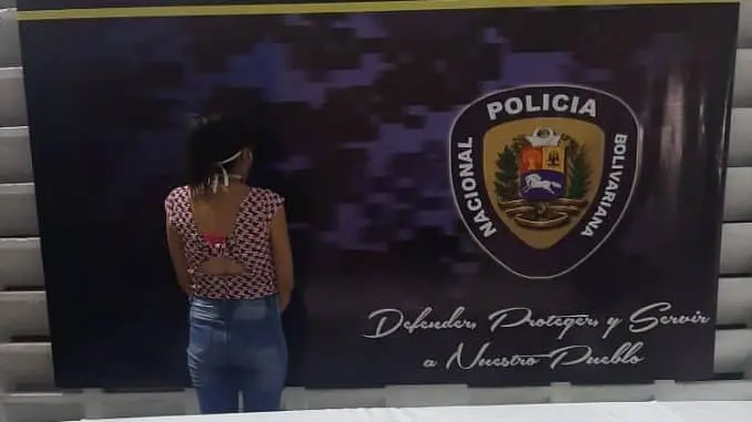 Detenida una mujer cuando intentaba entregar droga y celular a un recluso