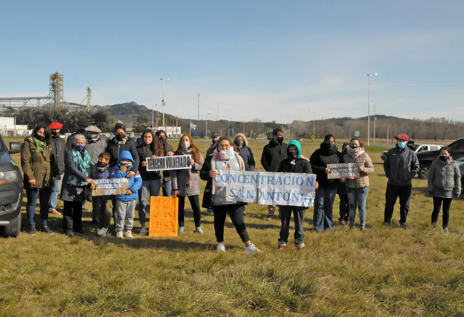 Vecinos de San Antonio se manifestaron en La Vasconia por la falta de cobertura de los recorridos escolares