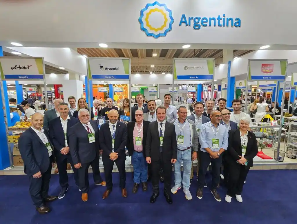 Delegación santafesina en Expo Apras