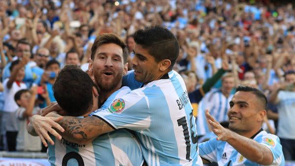La Selección goleó a Venezuela y se metió en la semifinal 