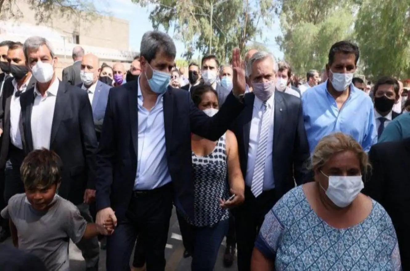 El Presidente recorrió la zona del terremoto de San Juan: prometió construir viviendas