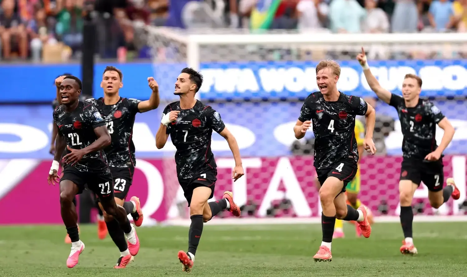 Eustáquio convirtió a Canadá en protagonista: triunfo agónico y clasificación histórica a los octavos de final