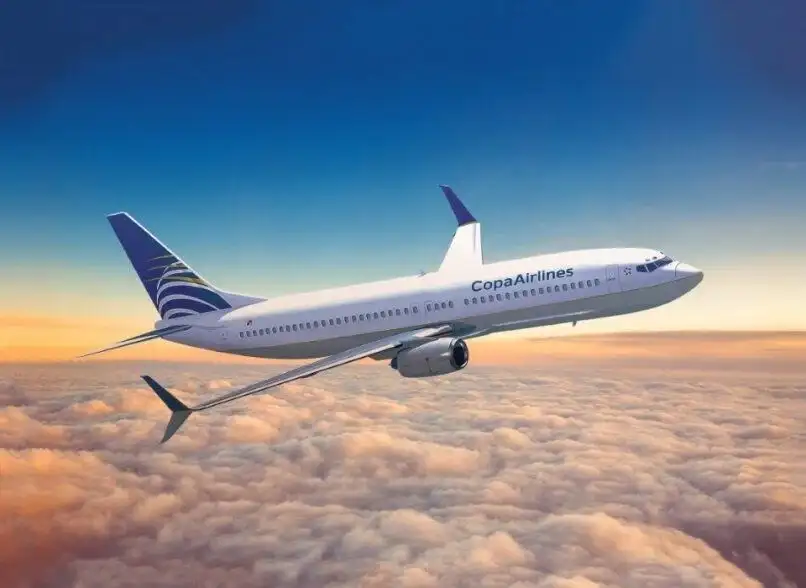 La aerolínea celebra diez años de operaciones en Rosario, una ruta clave para la conectividad internacional de la región.