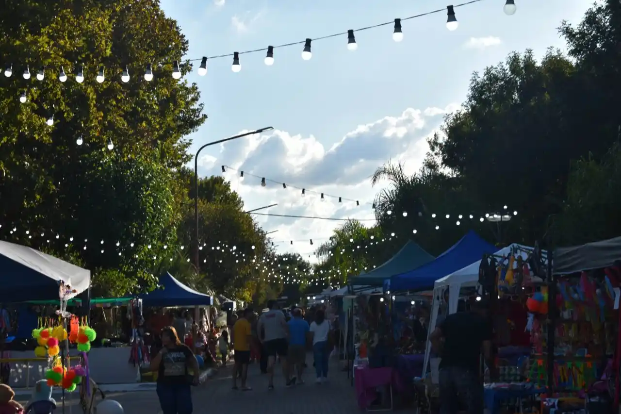Miles de personas en Carreras por el cumpleaños 134 del pueblo