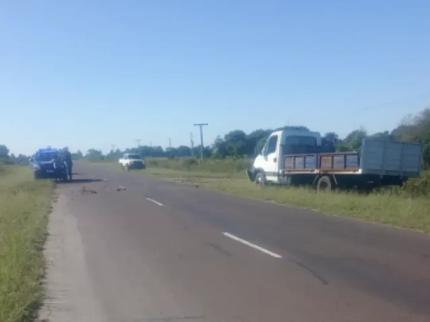 Un automóvil y un camión protagonizaron un siniestro vial.