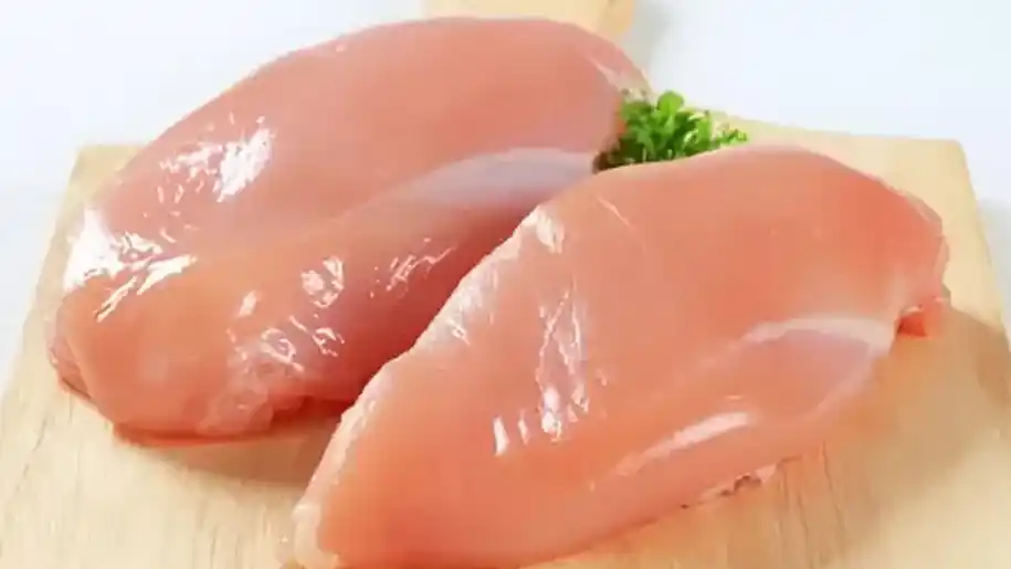 El pollo destrona a la carne vacuna tras décadas de hegemonía.