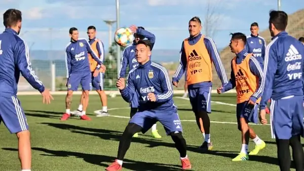 Scaloni mantiene dudas en el equipo para jugar con Venezuela