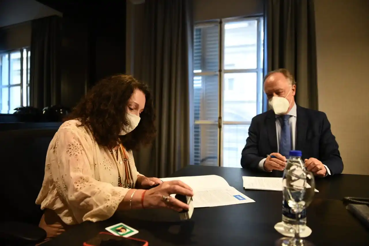 Caamaño y Nielsen firman una ampliación del convenio entre AFI e YPF para el combustible de su flota