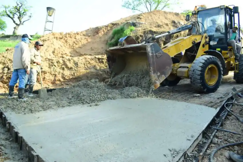 Avanza la construcción de la bajada de lanchas municipal