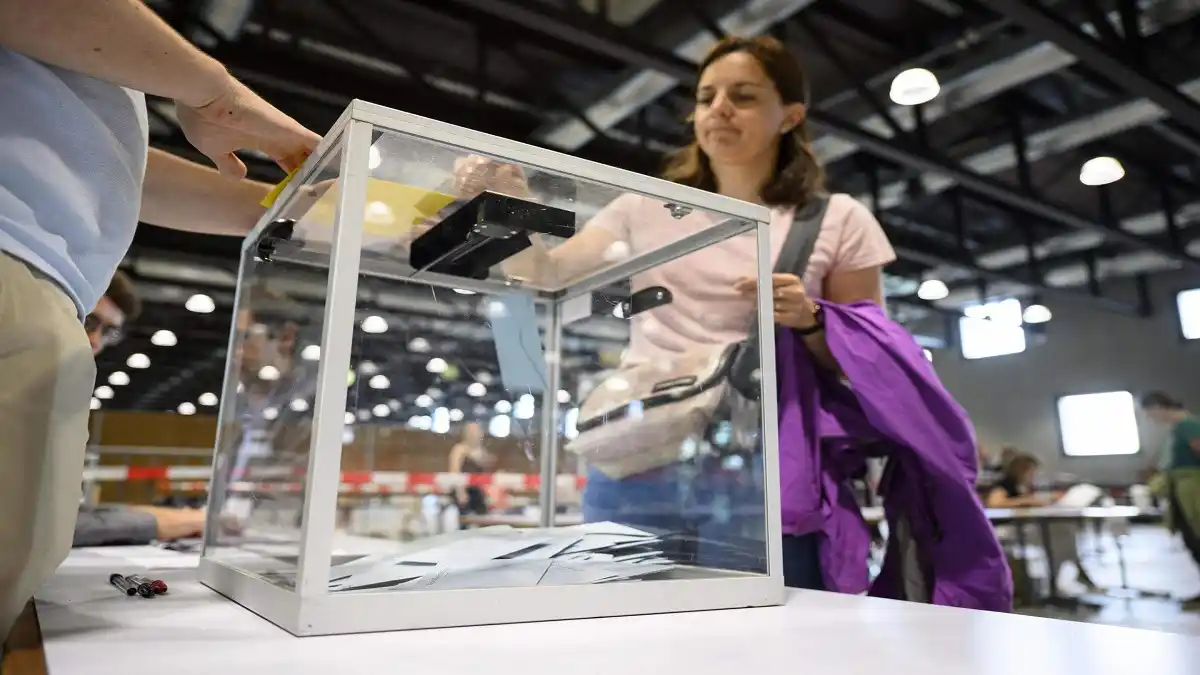 FRANCIA VOTA MASIVAMENTE: la extrema derecha puede convertirse en la mayor fuerza política