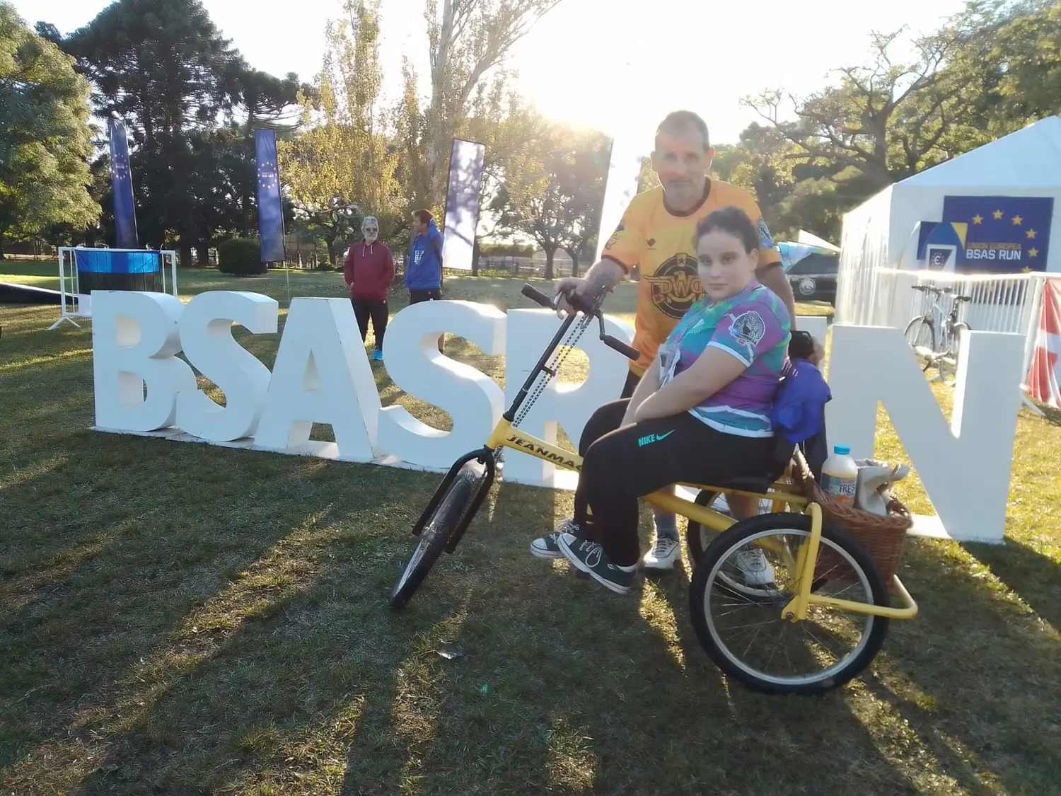 Oriana Goitino participó con su bicicleta adaptada de la carrera BSAS Run e hizo podio