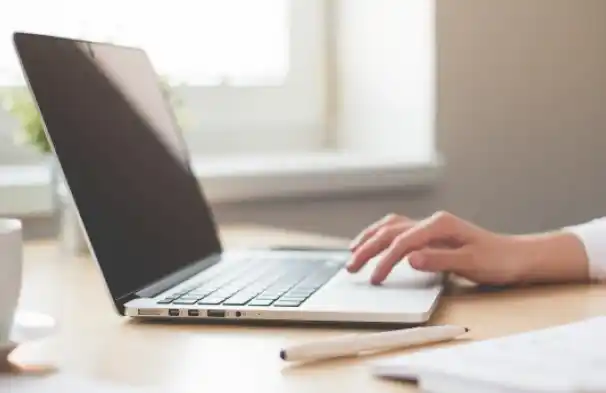 El objetivo de la comuna es alcanzar un ahorro superior a las 30 resmas de papel al año. Imagen ilustrativa.