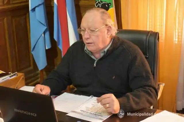 El Intendente Bogdan adelantó el pago del medio aguinaldo a los trabajadores municipales