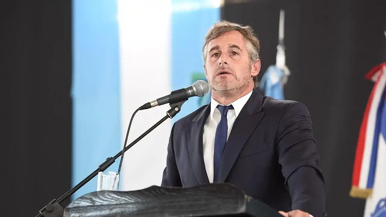 Achával defendió las obras de su gestión y cuestionó el ajuste de Nación.