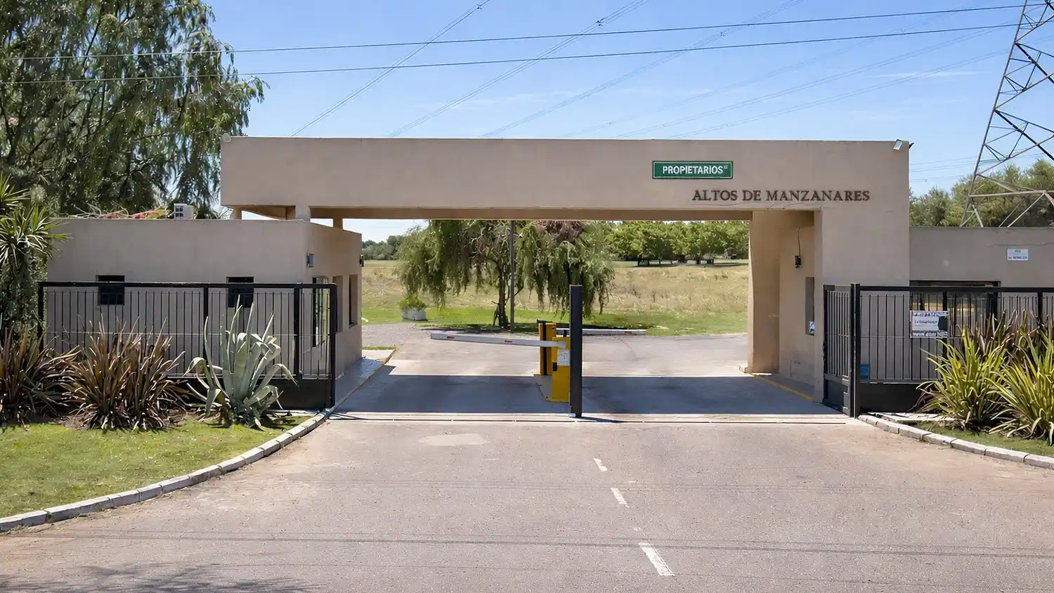 Los delincuentes no fueron detectados por los sistemas de seguridad de la urbanización.