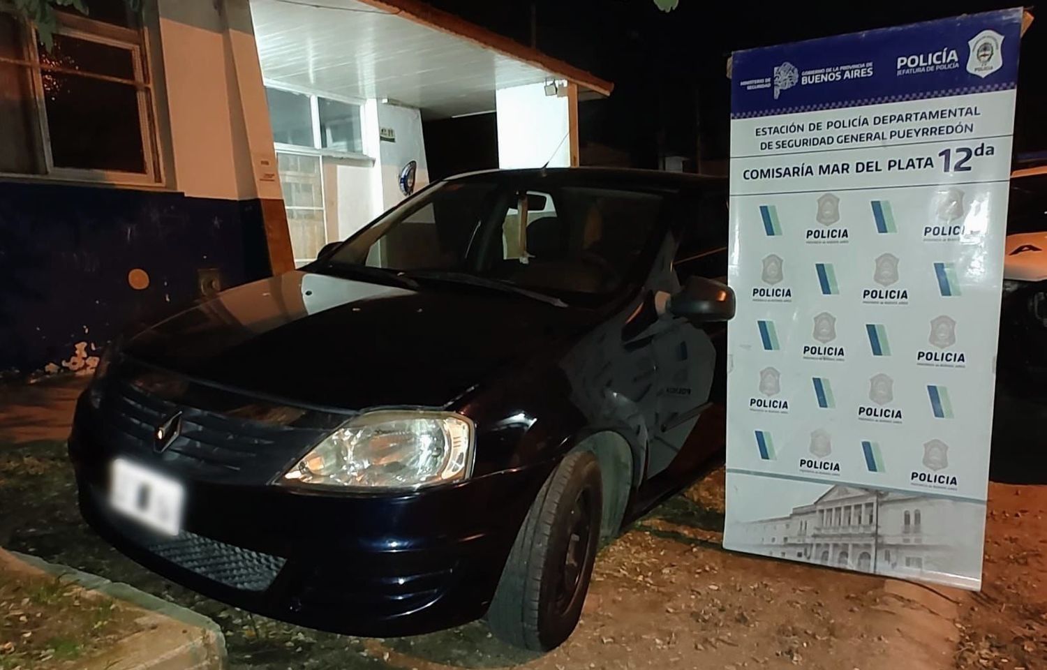 El auto robado circulaba por el barrio Las Lilas.