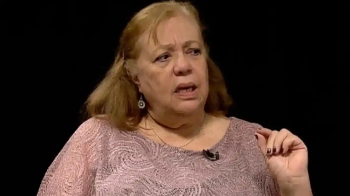 ¡DIMES Y DIRETES! CORINA YORIS desmiente que tenga doble nacionalidad