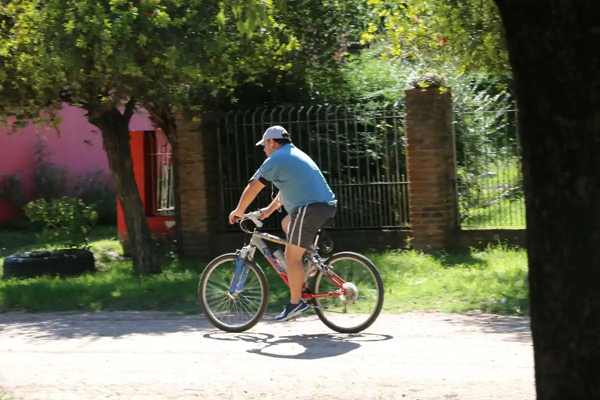 Una muestra de irresponsabilidad: salir a andar en bicicleta durante la cuarentena