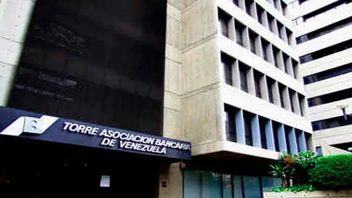 LAS RAZONES POR LAS CUALES LA BANCA apoya las medidas anunciadas por Nicolás Maduro