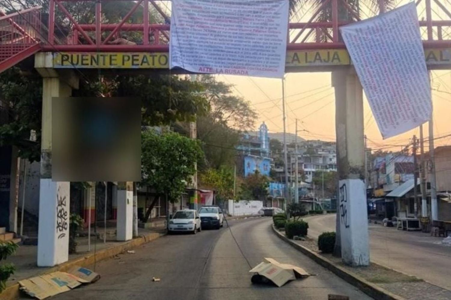 Macabro hallazgo en Acapulco: aparecieron cuatro cuerpos con signos de tortura en un puente