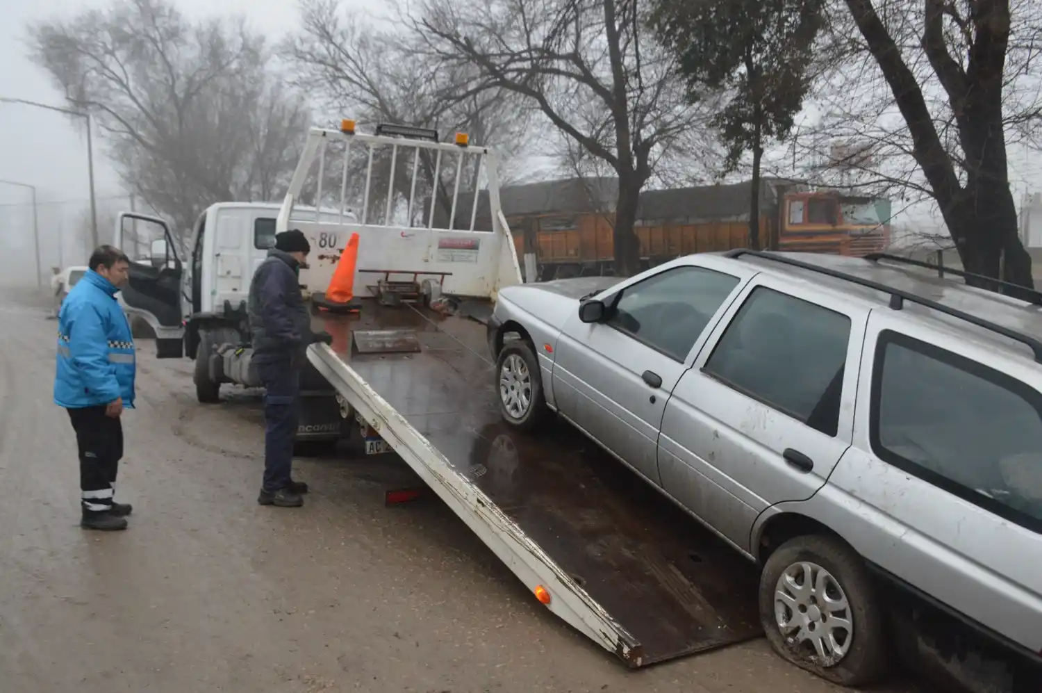 El vehículo fue trasladado por las autoridades municipales.