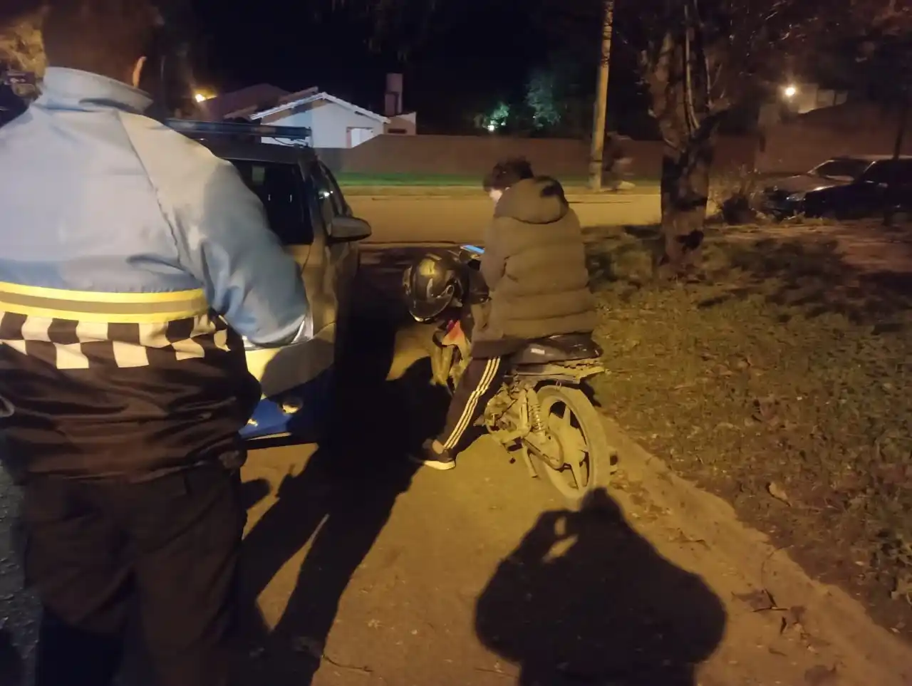 Interceptan a un hombre que circulaba sin patente en una moto con pedido de secuestro