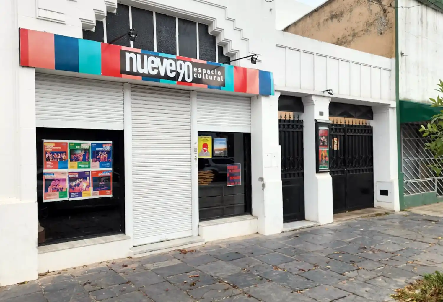 La cooperativa cultural Nueve90 ofrece talleres y espectáculos en Yrigoyen 990.