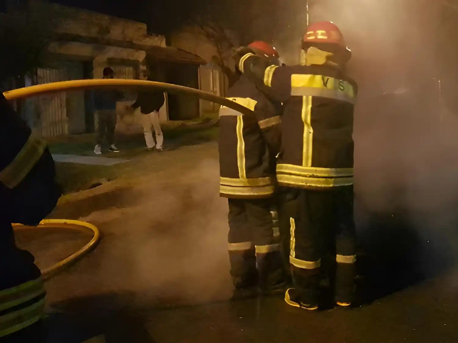 Una unidad controló el foco ígneo.
