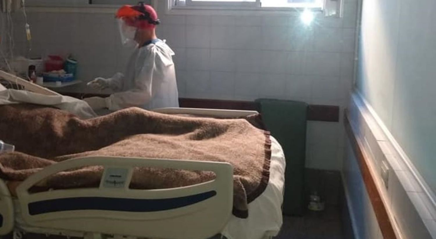 Realizan en el Cullen la primera transfusión de plasma a un paciente con Covid