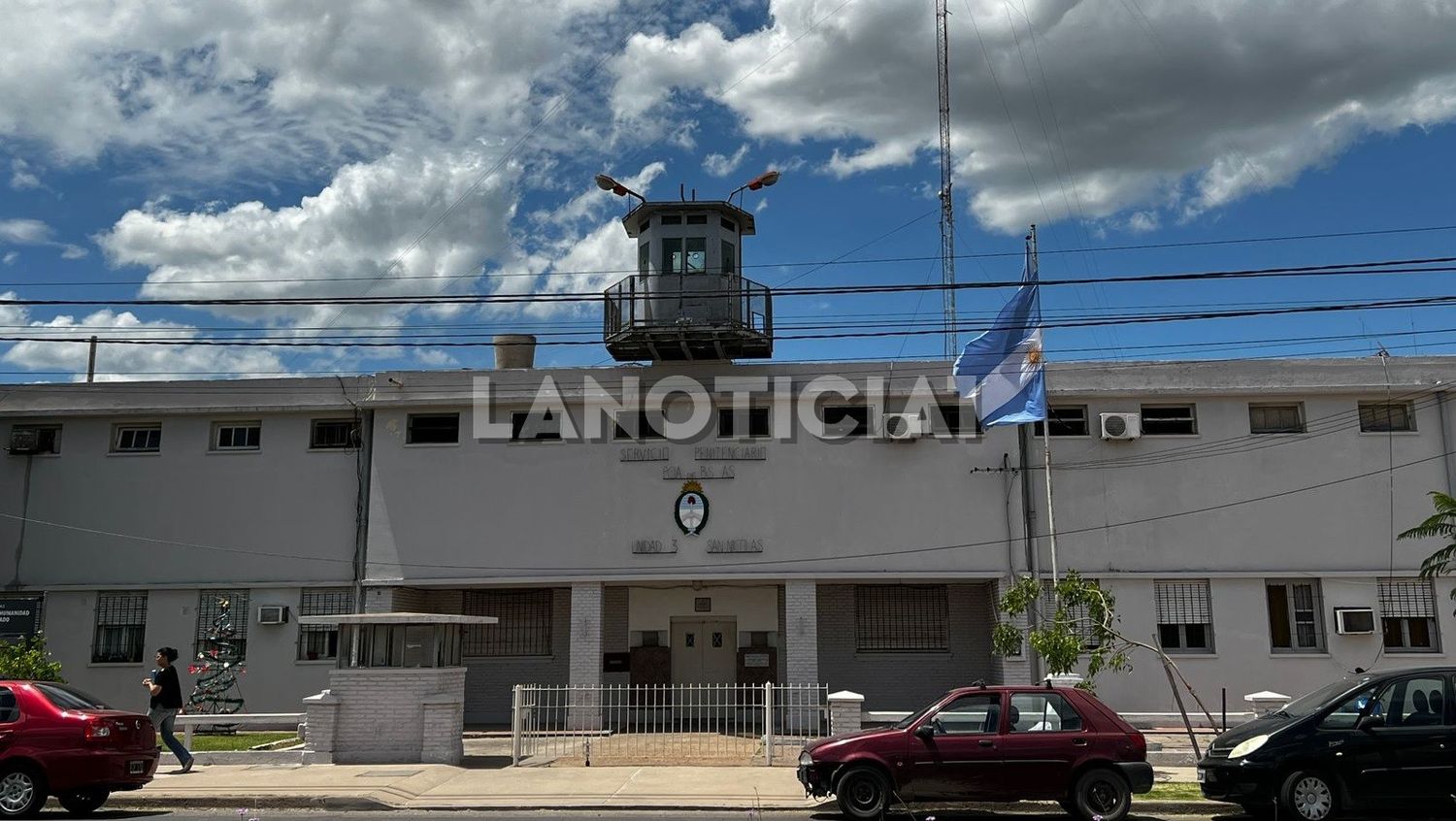 El agente se atrincheró en la Unidad Penal N°3.