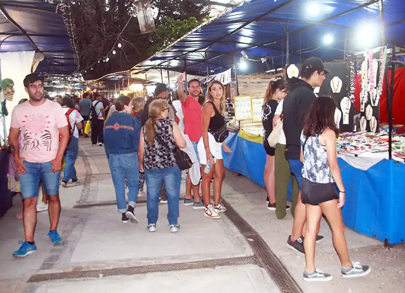 Convocan a artesanos para una feria