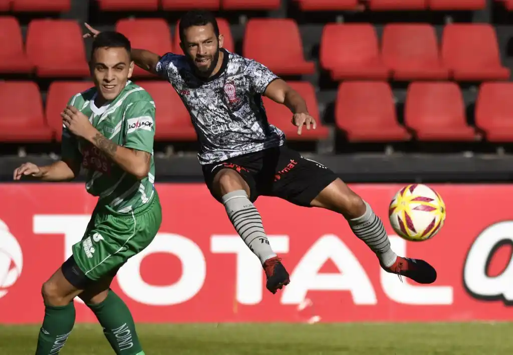 Huracán avanzó ante Unión de Sunchales