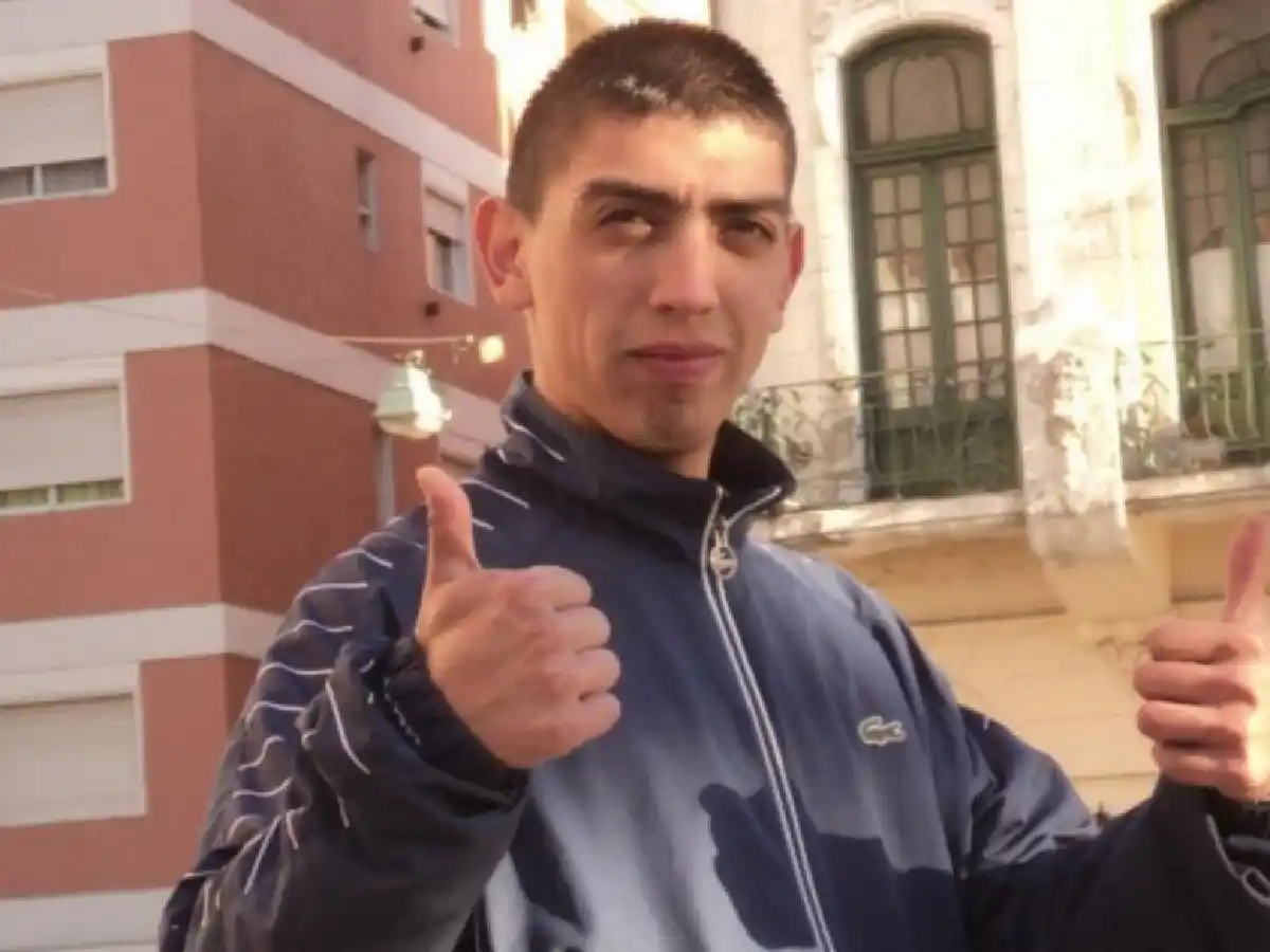 Un joven murió tras ser atacado a golpes por llevar puesta una camiseta de Boca