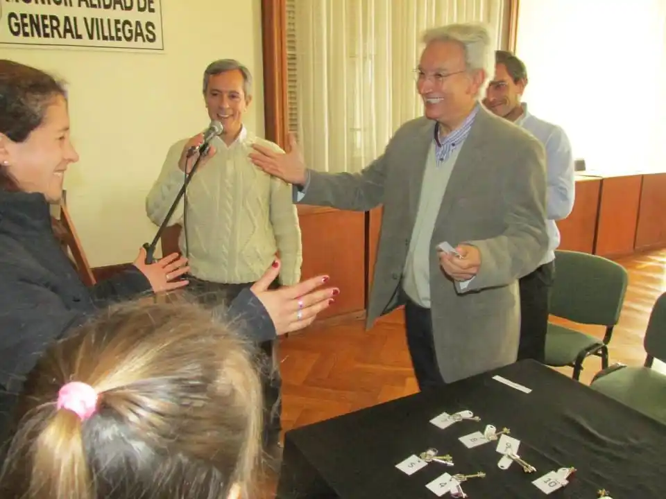 Pascual entregó 12 viviendas sociales en General Villegas