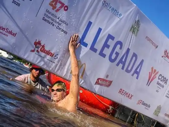 Alessio Occhipinti llegando a la meta y ganando la Santa Fe-Coronda 2025.Crédito:El Litoral