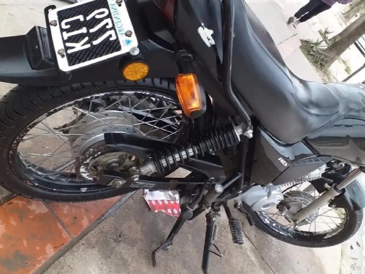 Le robaron la moto y pide ayuda para encontrarla 