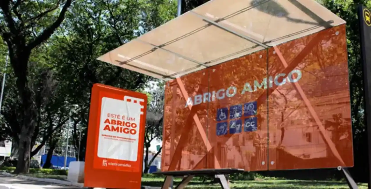 Los equipos están conectados a Internet, con micrófonos y cámaras nocturnas.