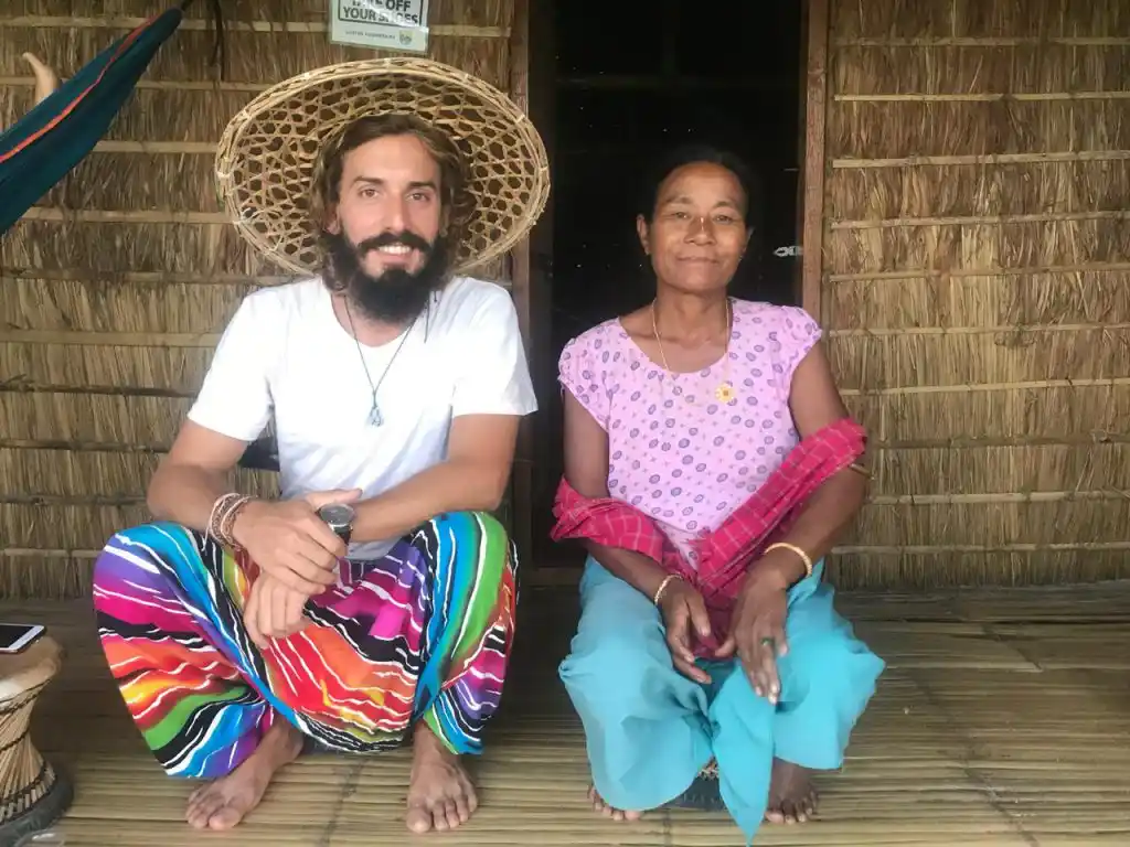 Viajaba por el mundo y quedó varado en Georgia: la historia del tandilense Tomás Erviti